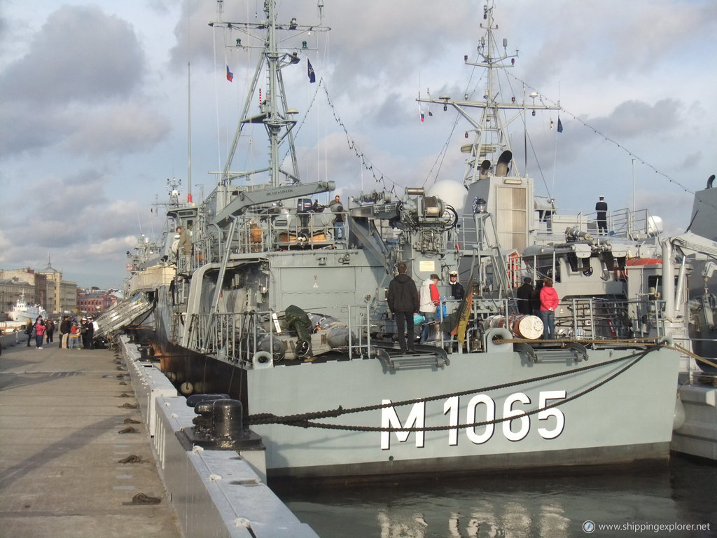 German Warship M1065