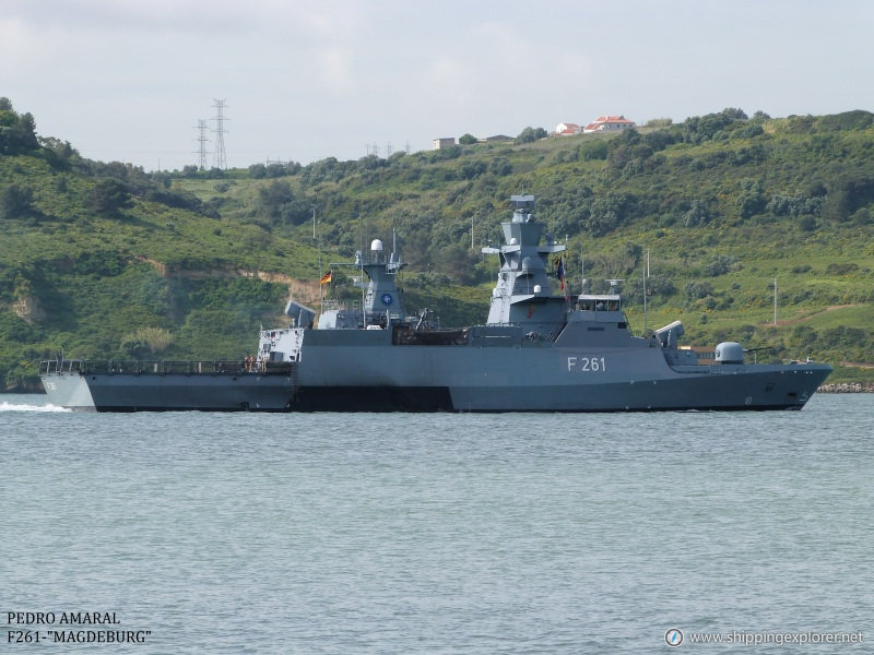 German Warship F261