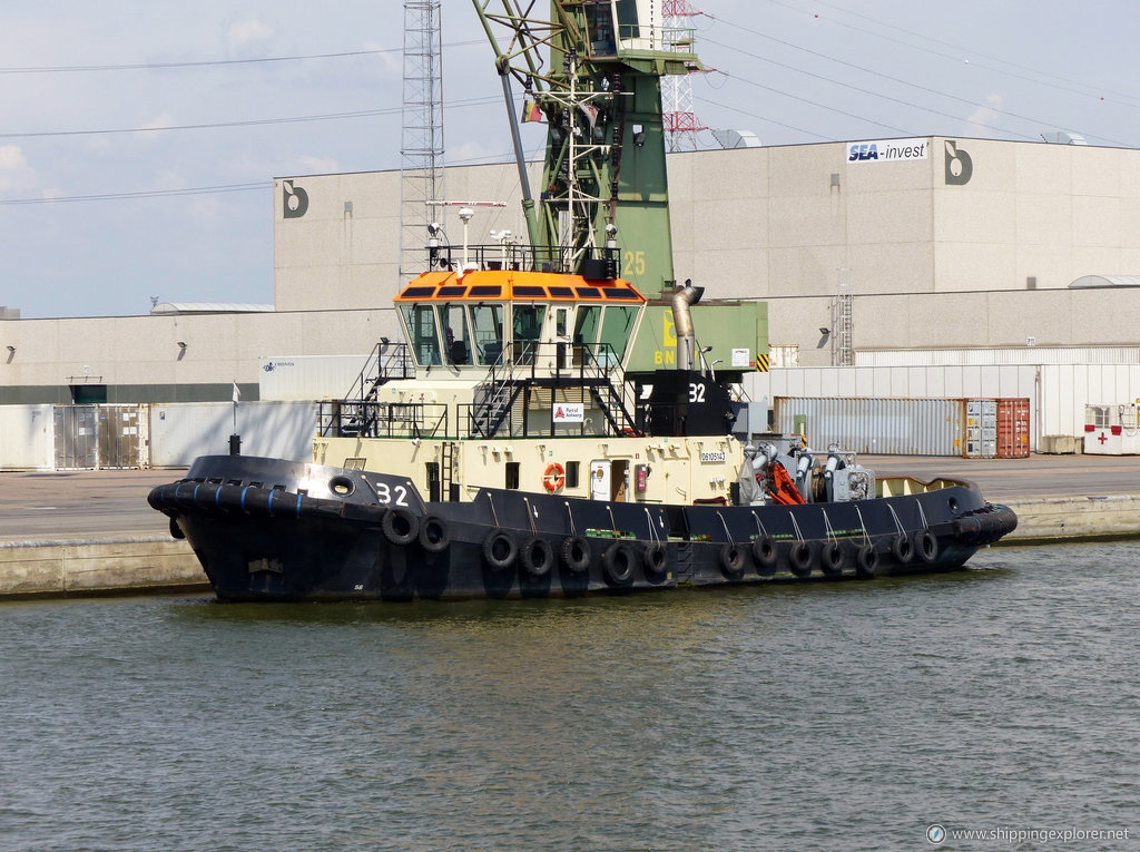 Tug 32