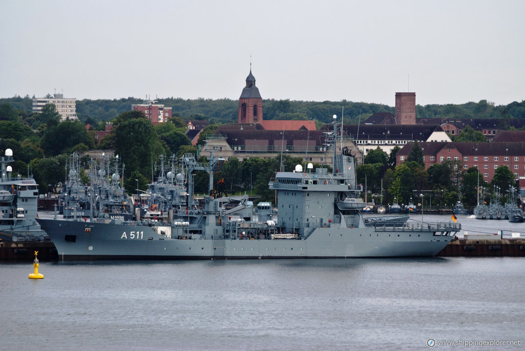 German Warship A511