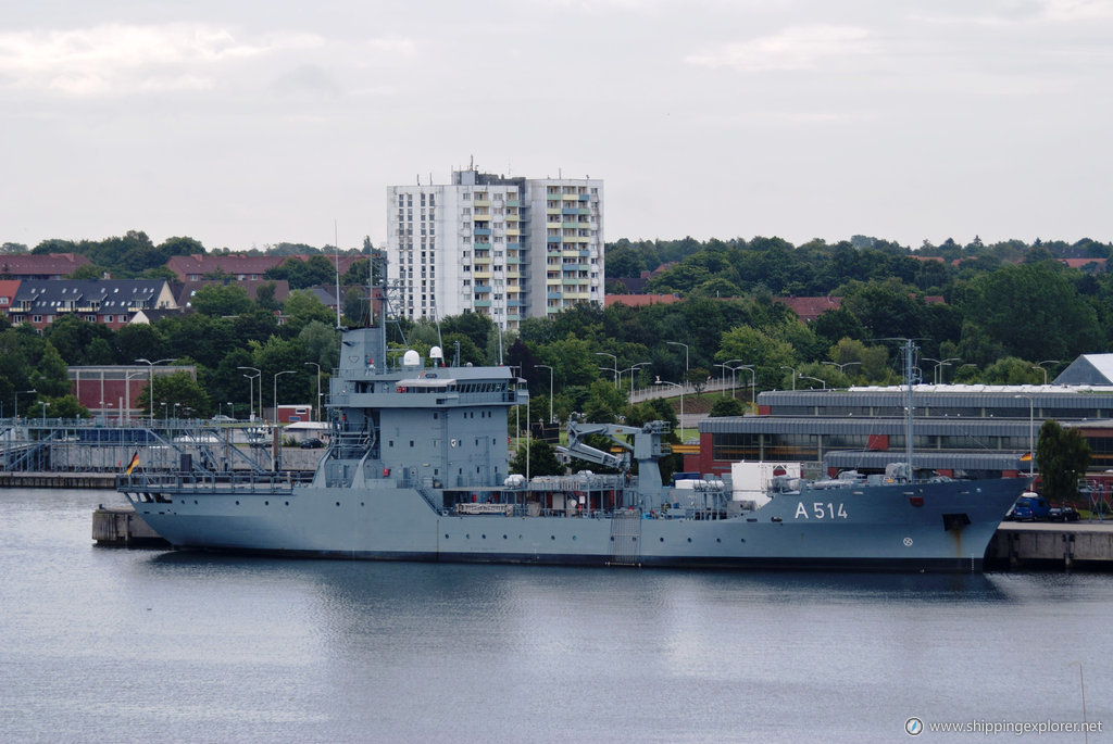 Nato Warship A514