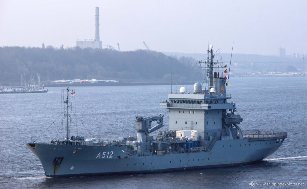 German Warship A512