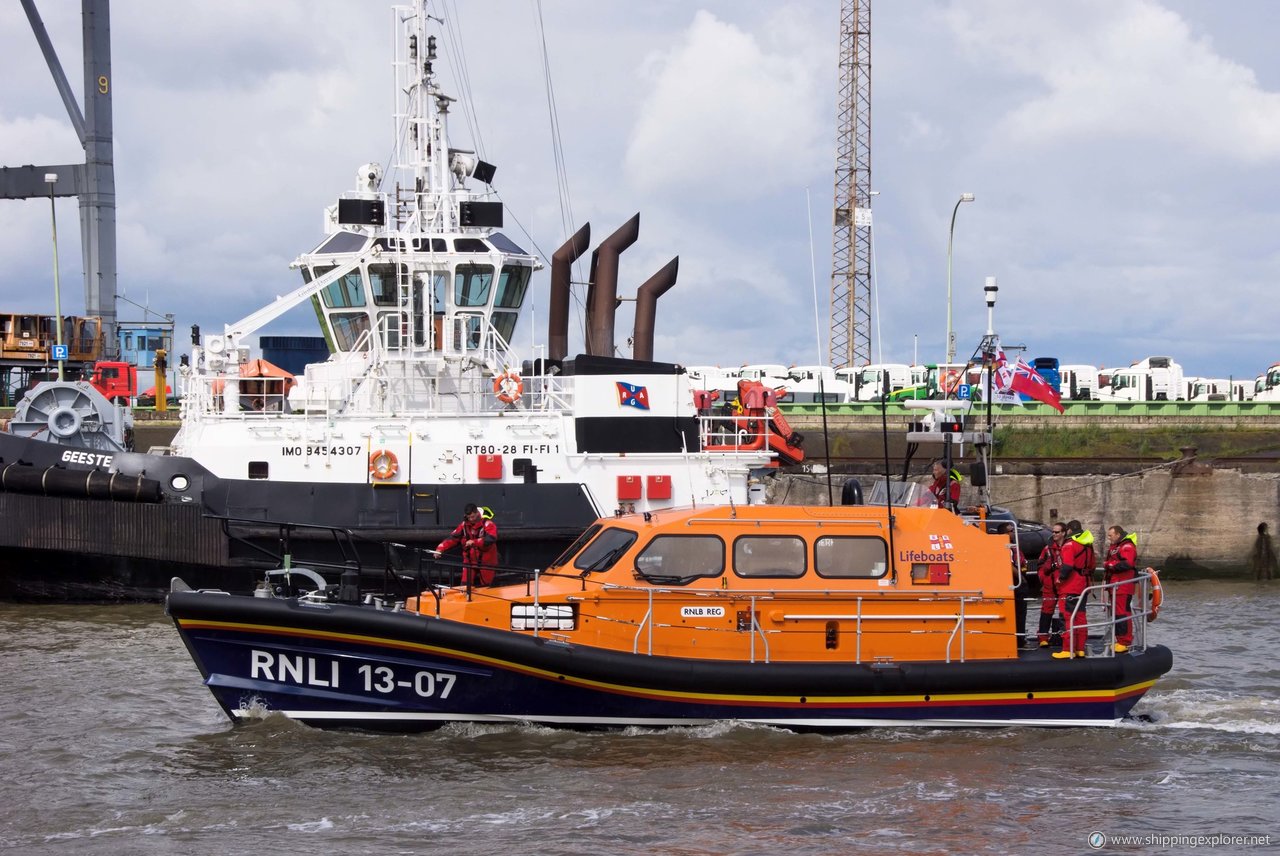 Rnli Lifeboat 13-07