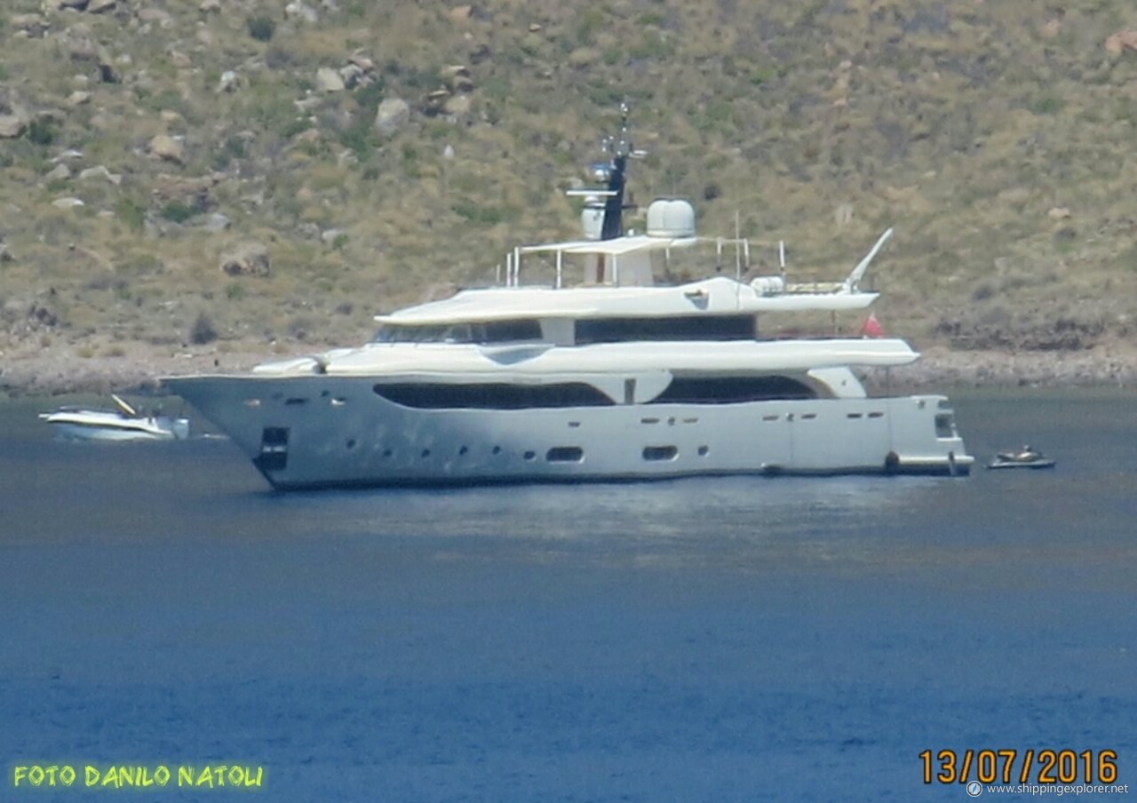 M/Y Avant Garde