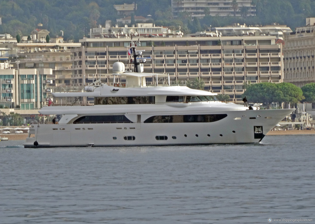 M/Y Avant Garde