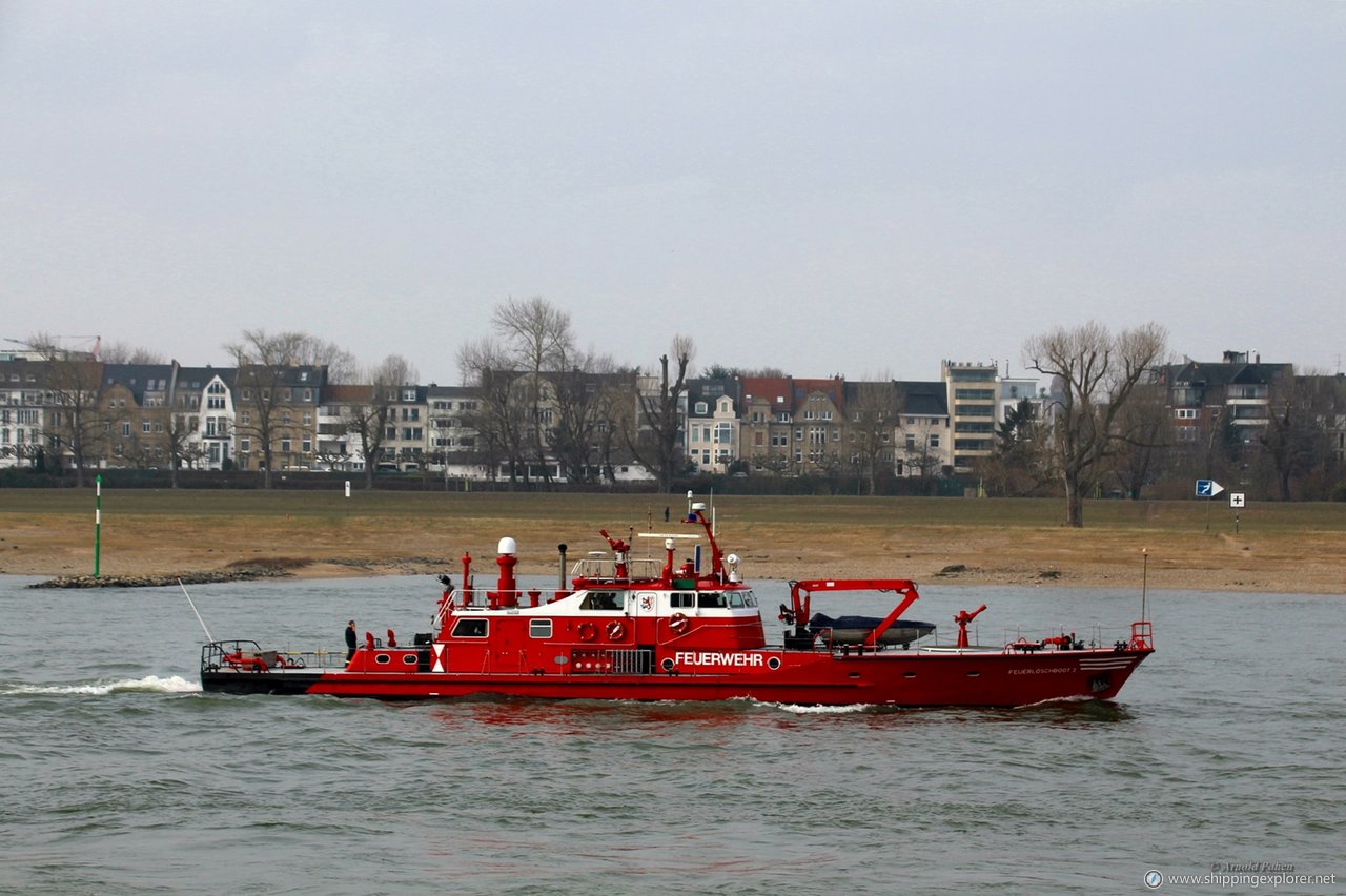 Feuerloeschboot 2