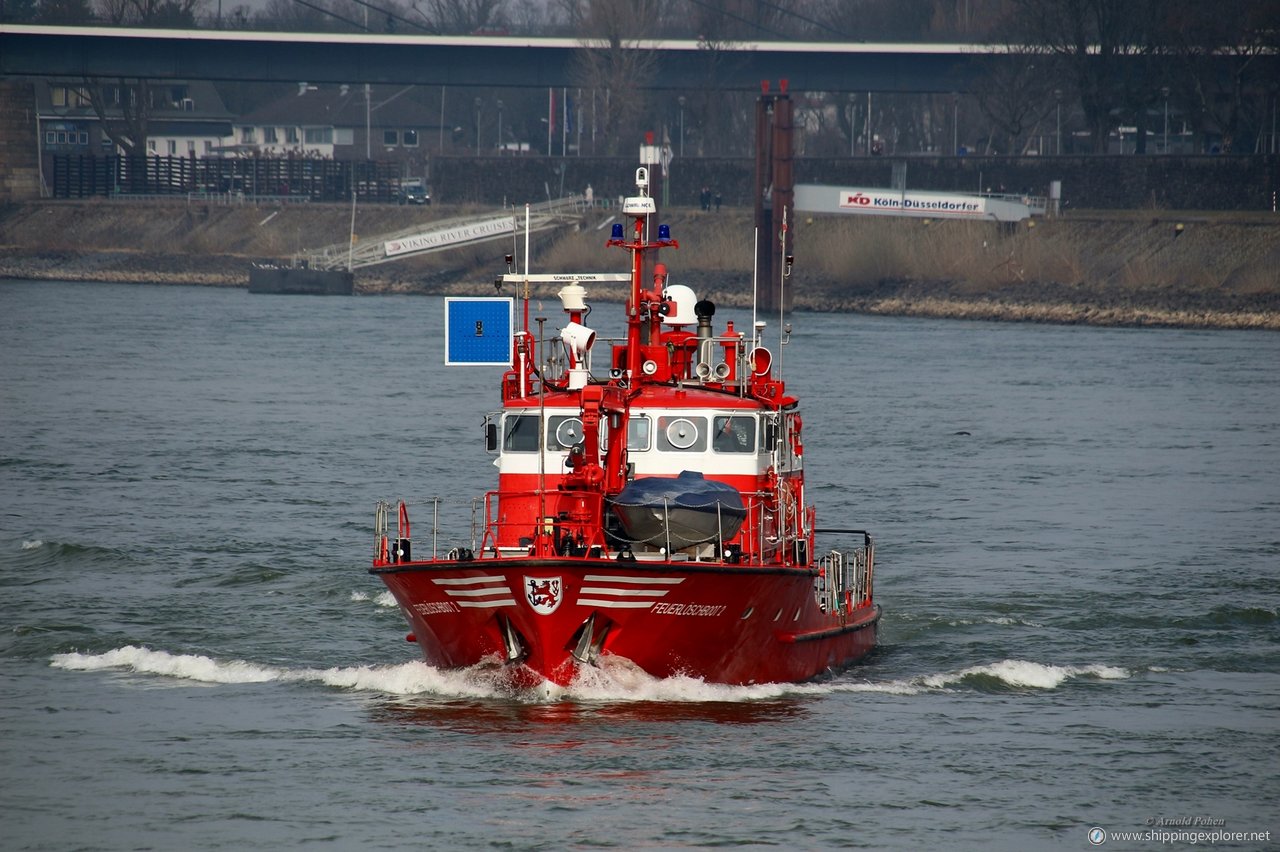 Feuerloeschboot 2