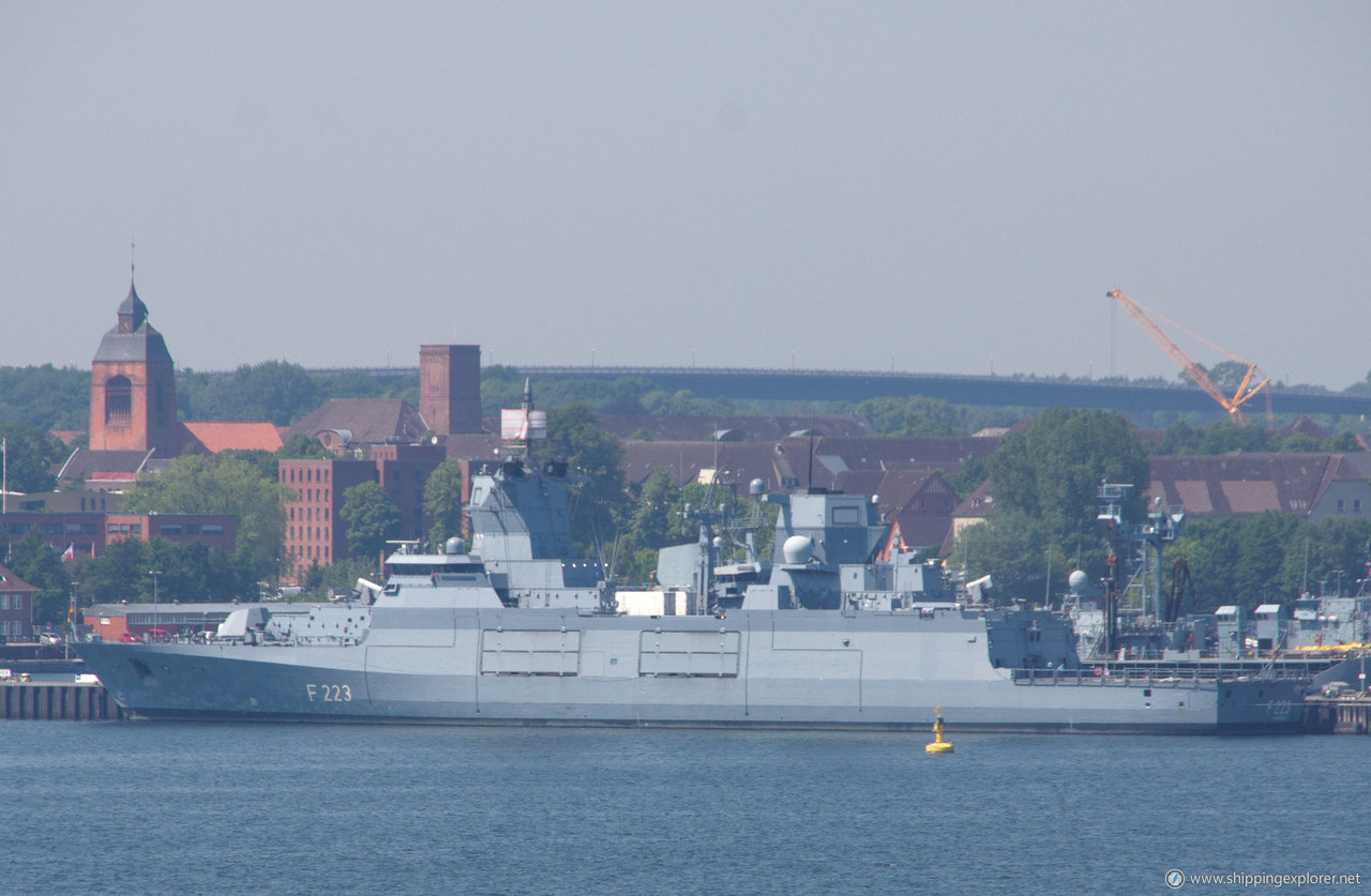 German Warship F223