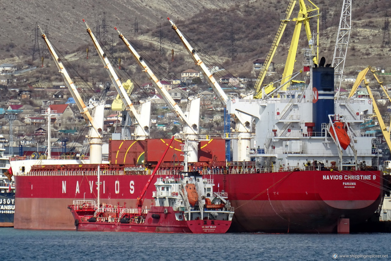 Navios Christine B