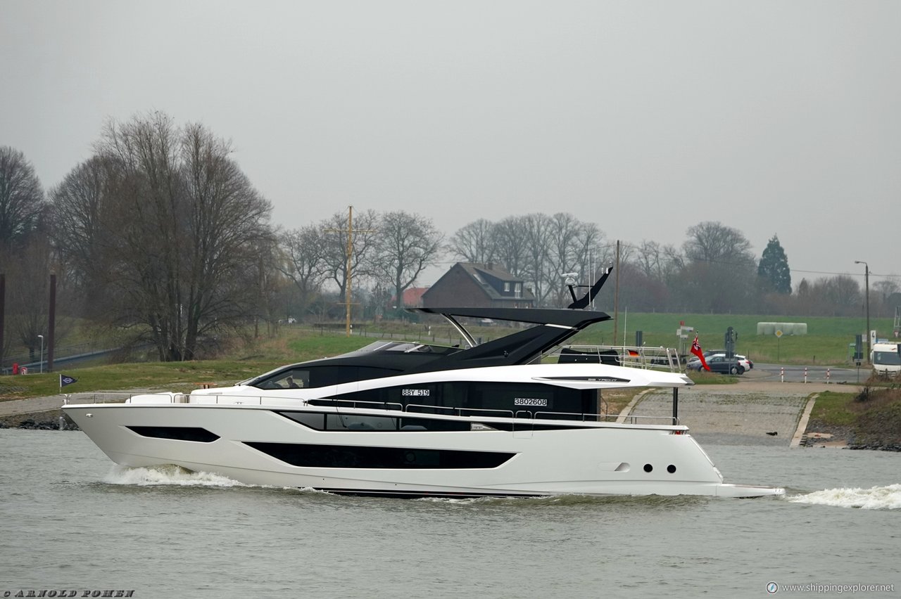 Sunseeker 88 Yacht