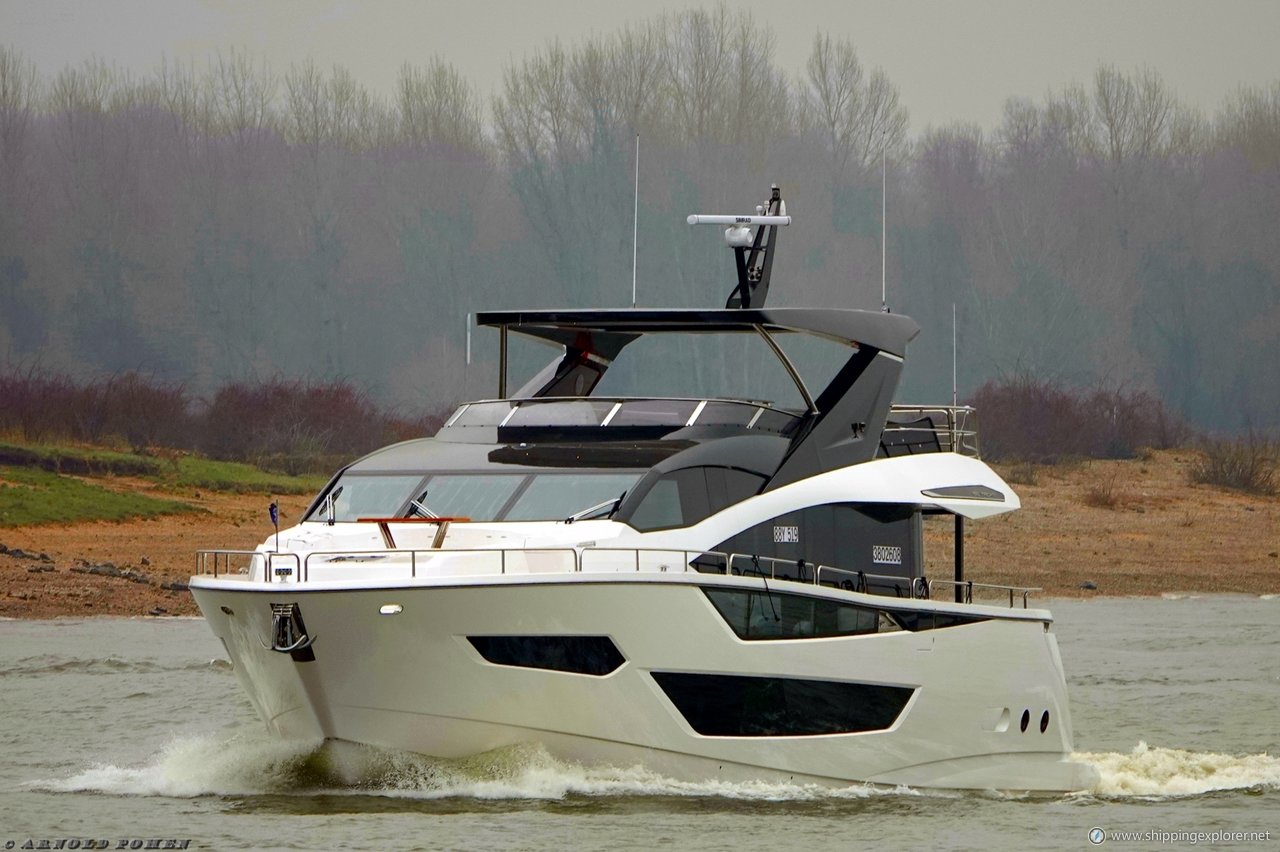 Sunseeker 88 Yacht