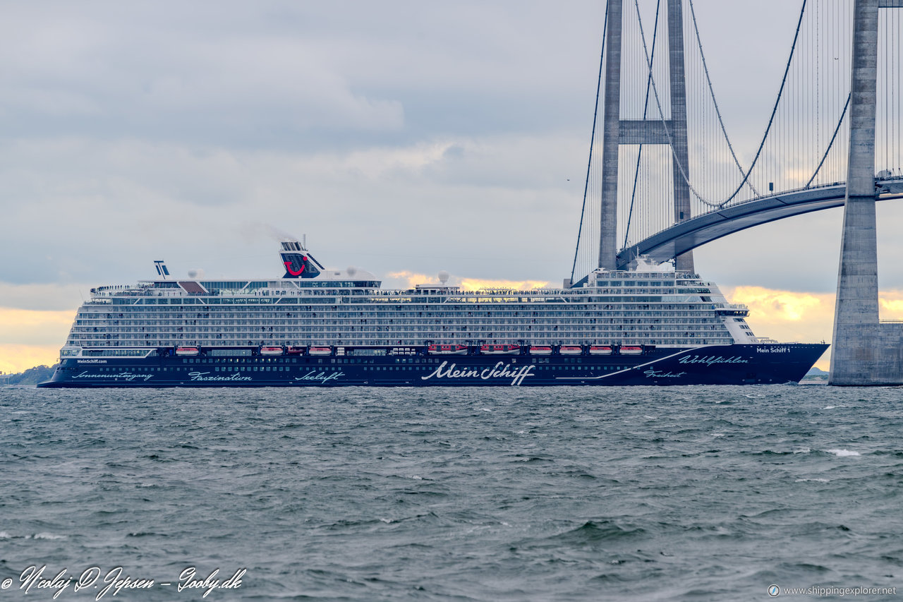 Mein Schiff 1