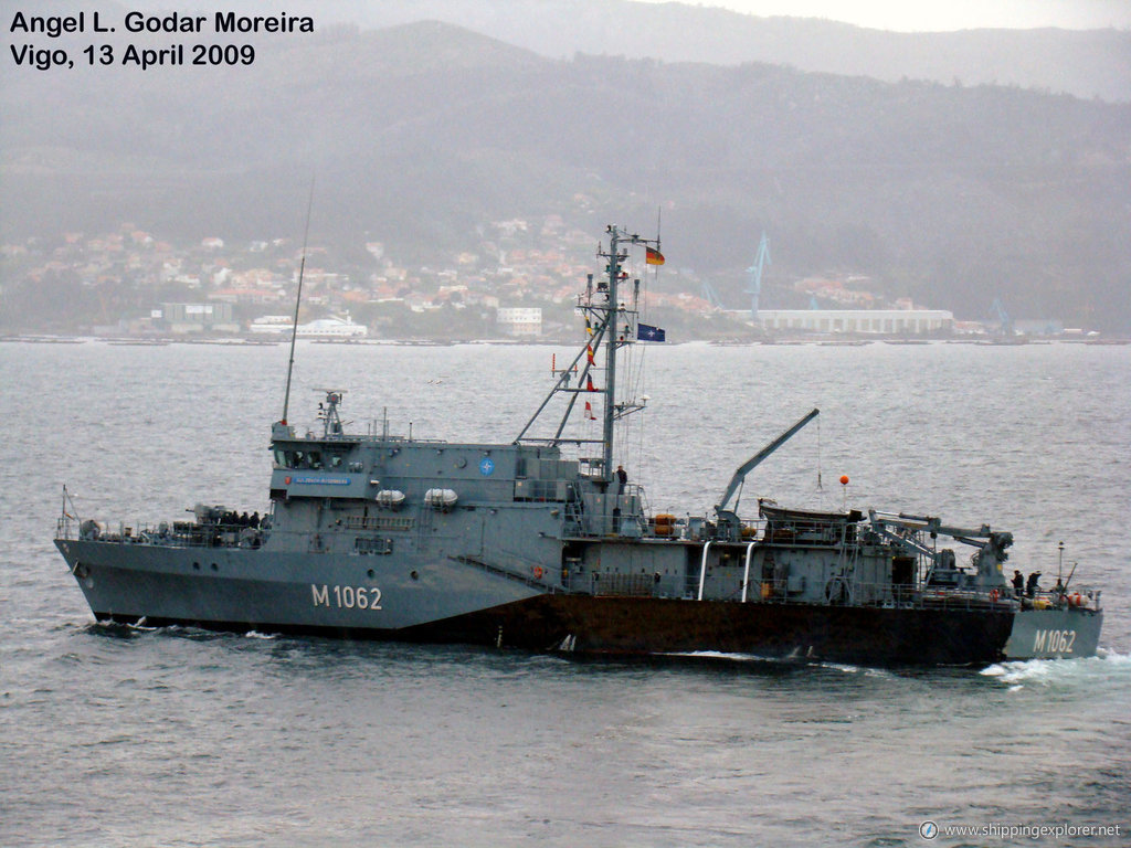 German Warship M1062