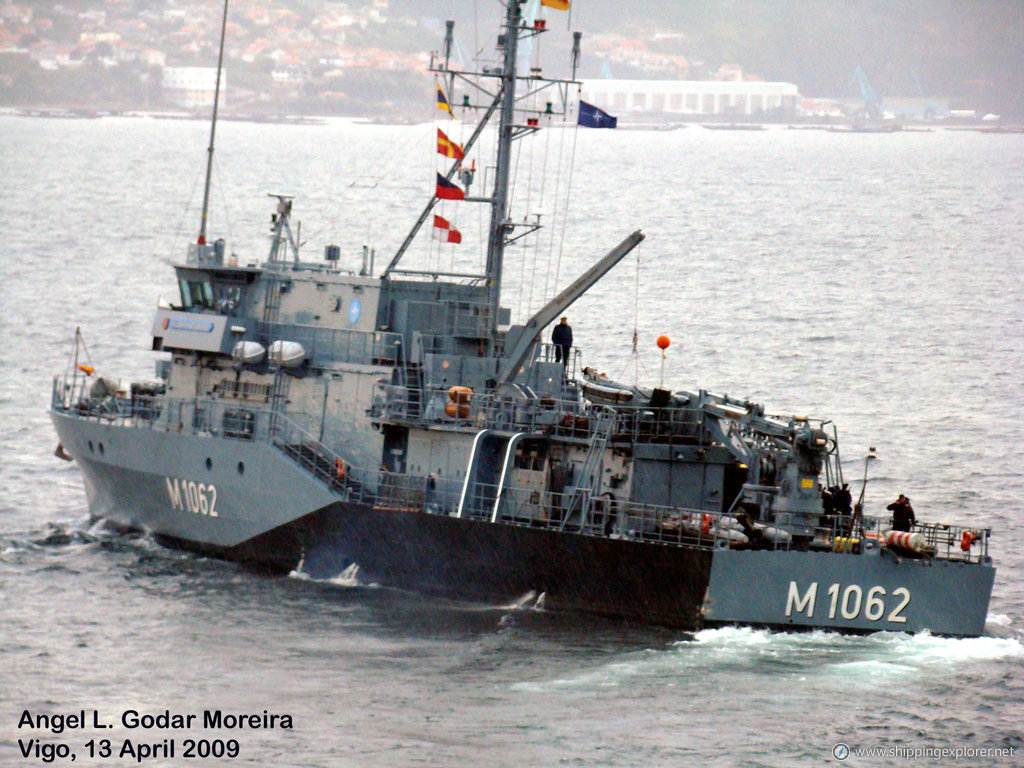 German Warship M1062